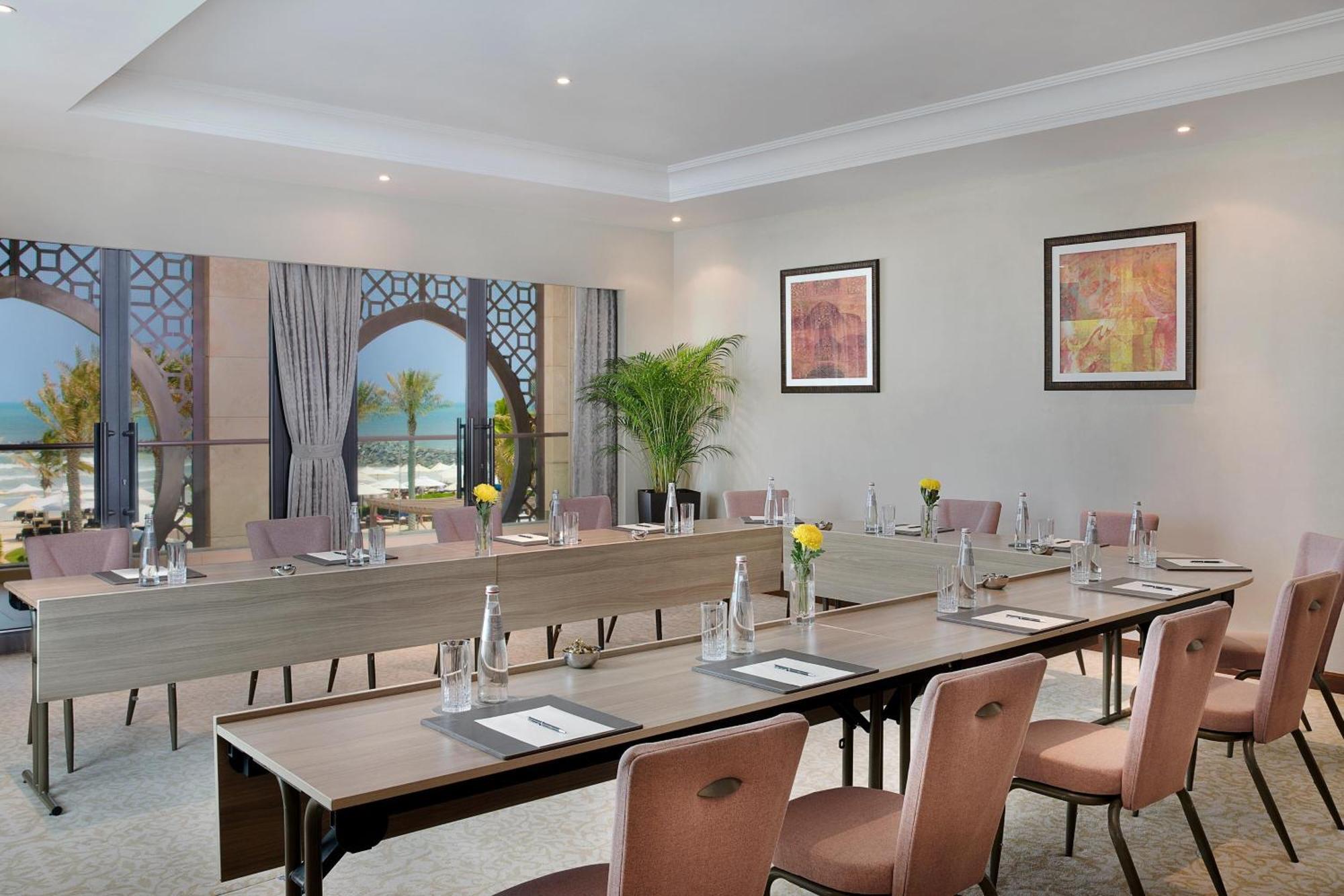 Ajman Saray, A Luxury Collection Resort, אג'מן מראה חיצוני תמונה Meeting room