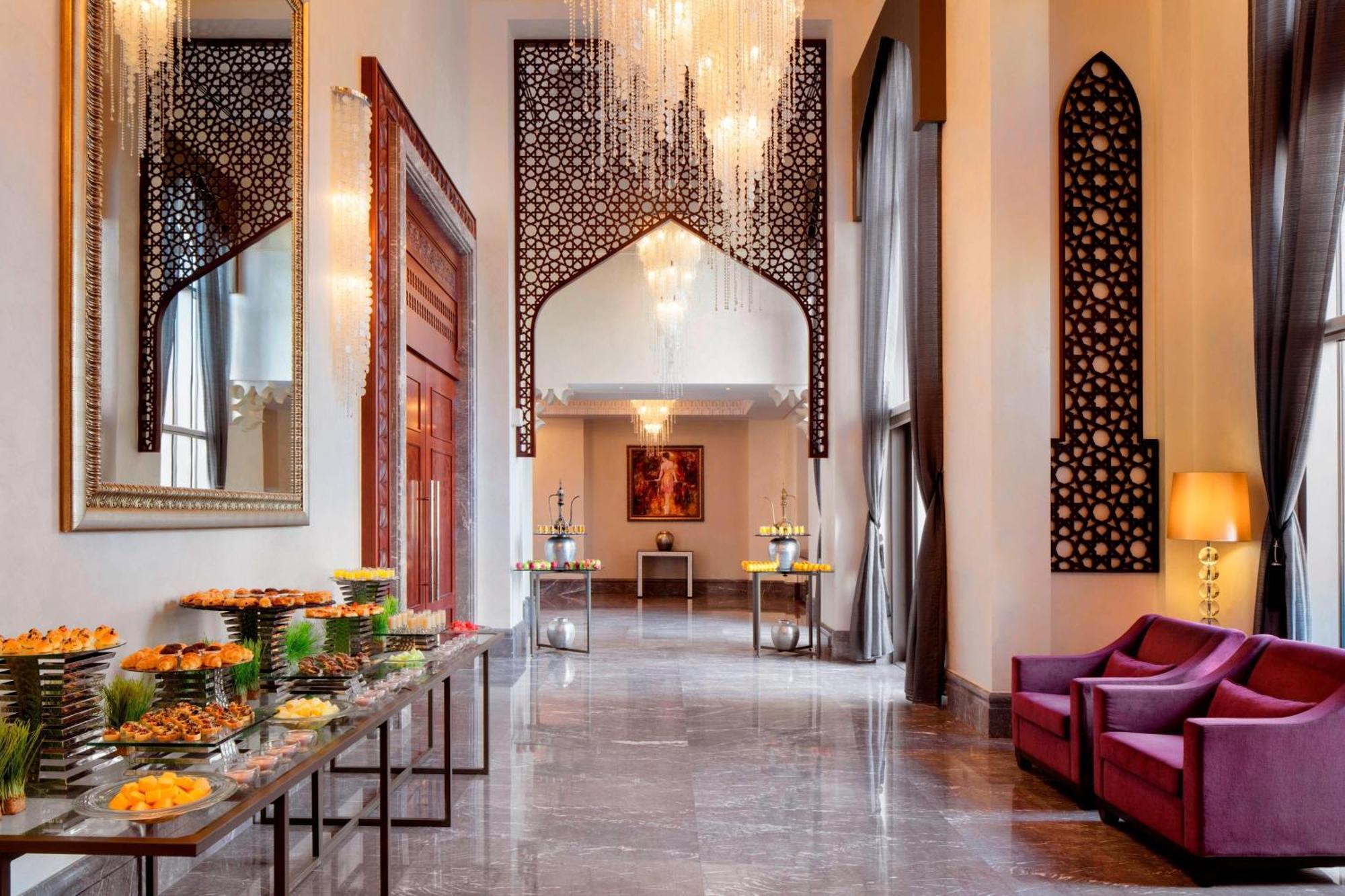 Ajman Saray, A Luxury Collection Resort, אג'מן מראה חיצוני תמונה The lobby of the hotel